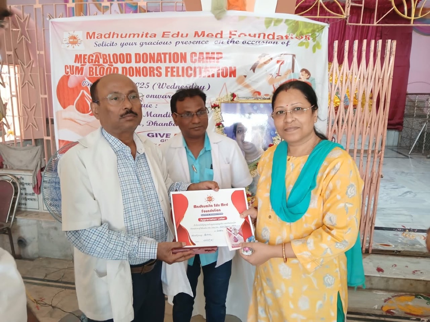 A donor felicitated with a certificate at the 2025 camp